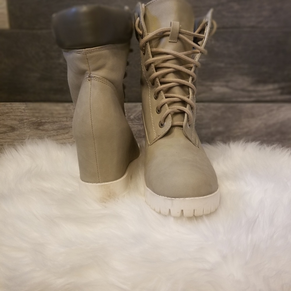 LAST CHANCE Gray hidden wedge boots - Picture 3 of 4